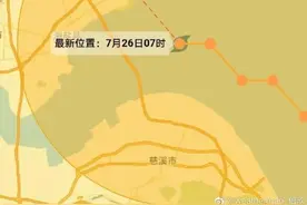 一觉醒来，“烟花”原地踏步3小时，二次登陆再延迟！上海外滩被淹？这些谣言别信图片