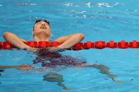 55.64秒！东京奥运会女子100米蝶泳张雨霏摘银图片