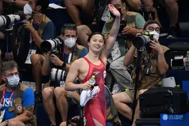 女子100米蝶泳冠军麦克尼尔为华裔 1岁时被加拿大夫妇收养图片