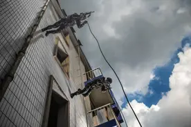 武警广东总队执勤第二支队特战队员开展多课目强化训练图片