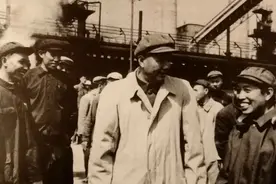 齐心协力建包钢 乌兰夫结束内蒙古“手无寸铁”的历史视频封面