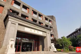 开脑洞！南大学生在江苏大剧院和汤显祖“偶遇”了图片