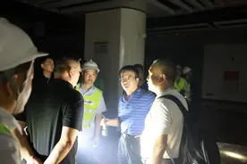 深圳地铁抗灾抢险队驰援郑州抢险第一线图片