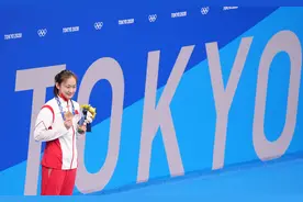 奥运会领奖拍照可以摘口罩了，限时30秒图片