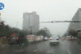 此刻，西安雨大到模糊！红色区域的市民请避雨！还有，这些区域将停电图片