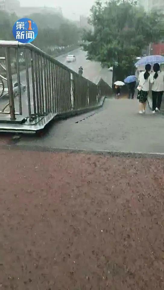 此刻，西安雨大到模糊！红色区域的市民请避雨！还有，这些区域将停电