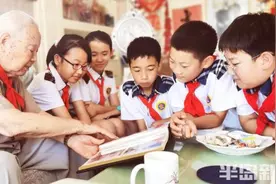 传承红色基因！少先队员听九旬老将军讲述战火纷飞的往事图片