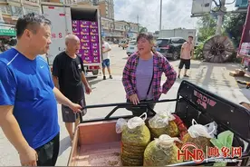 光山一村民捐200斤腌菜驰援灾区：请收下老区人民的心意图片