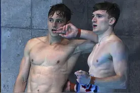 跳水——男子双人十米跳台：英国组合夺冠图片