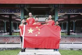 上海男生以全球唯一满分摘得奥数金牌，高二即获清华录取资格图片