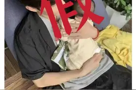 肖战方辟谣隐婚生子传闻：抱着的小朋友其实是艺人同学的孩子图片