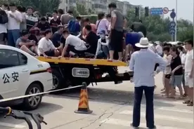 他们在防汛救灾一线抢着上车 原因让人大赞图片