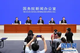 取快递遇“二次收费”国家邮政局答海报新闻：对未按名址投递等行为加强执法图片