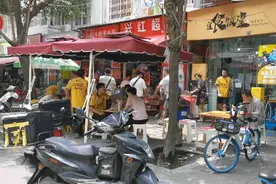11块钱管饱 成都大妈开设“骑手食堂”图片