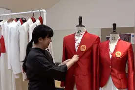 中国体育代表团的入场服装大有讲究视频封面