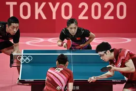 许昕/刘诗雯夺得乒乓球混双银牌图片