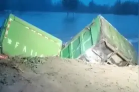 卡车“敢死队”：踩下油门投车，堵住决堤口！他贷款20多万元的新车沉没在洪水里图片