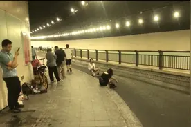 民生调查丨成都一下穿隧道变网红拍摄地 人车抢道隐患重重图片