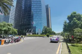 一线｜“爆红”后的鸿星尔克：总部变身“打卡地”短期热度或难扭转颓势图片