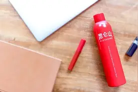 相继进军保湿喷雾市场，“矿泉水”跟美妆巨头抢生意图片