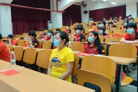 「连线广东」混双惜败，刘诗雯妈妈向所有人鞠躬图片