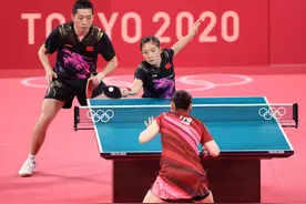 许昕/刘诗雯夺得乒乓球混双银牌图片