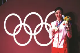 奥运摘金后，她身着国家队战袍为家乡栖霞代言图片
