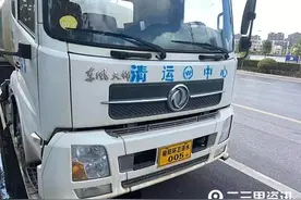 少年骑共享单车被榆阳环卫洒水车冲倒致骨裂 无人处理图片