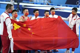 现场｜中国体操男团赛后集体自责：对不起，我们接受一切批评图片