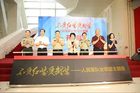 “不爱红装爱武装——人民军队女军服主题展” 在中国妇女儿童博物馆举行图片