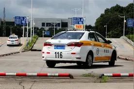 珠海学员补考科目三太紧张，一下车就呕吐不止图片