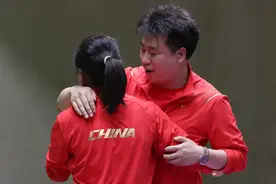 四朝元老庞伟再夺金追上妻子，王义夫：“多向杜丽学习”图片