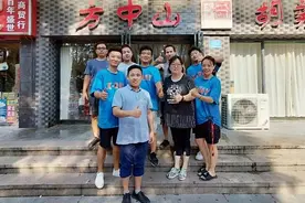 郑州一饭店老板为聊城救援队提供免费早餐后“赶客”：你们赶快走 还有更多需要你们的人视频封面
