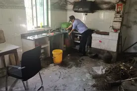 满头白发的老奶奶眼睛里充满了恐慌，还好他出现了图片
