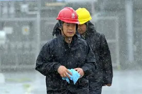 用身体压住变电站窨井堵口排雨水 点赞武陟县这名党支部书记图片
