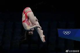 “00后”小花绽放！张家齐/陈芋汐摘得女子双人10米跳台金牌图片