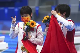 跳水——女子双人十米跳台决赛：陈芋汐/张家齐夺冠图片