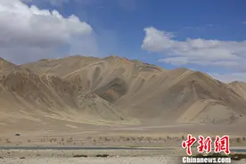高原戍边民警的“风花雪月”图片