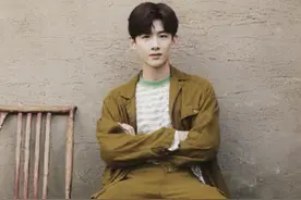 白敬亭为杨倩杨皓然打call 庆祝夺冠拿下第九金图片