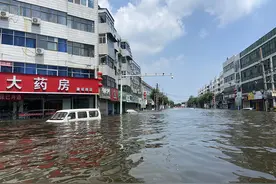 特写｜二次紧急大撤离：洪水逼近卫辉一小学安置点的12小时图片