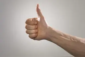 弯曲大拇指，自测动脉瘤图片