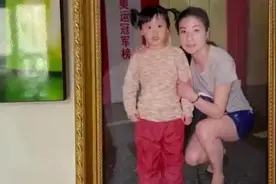 北京日报专访张家齐妈妈，张妈晒童年张家齐和郭晶晶的合影视频封面