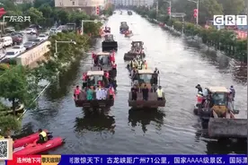 记者直击现场：河南新乡医学院第一附属医院全员大撤离视频封面