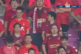 中超-杨立瑜单刀破门艾克森头球建功 广州2-1击败山东升至榜首图片