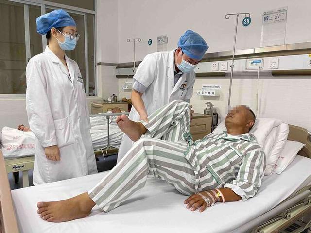 强直10年了一直好好的?（患强直性脊柱炎痛了15年 广东医生让他重拾希望）