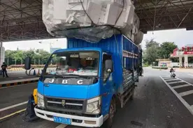 高达4米的“神车”被珠中交警罚过7次！司机屡教不改图片