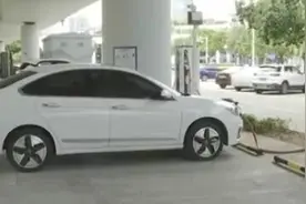 新版汽车“三包”政策明年起实施；一游泳馆借暴雨营销被罚20万元图片