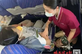 哈尔滨到广州的航班上，一女乘客突然呼吸困难、面色苍白……图片