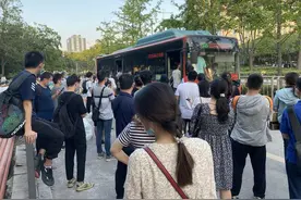 郑州公交即日起免费乘坐一个月图片