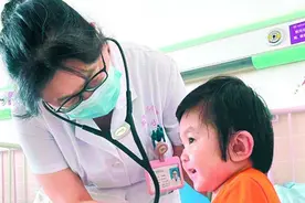 “有她在就有家”爷爷卖光家产救孙女图片